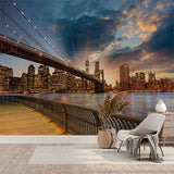 Fototapeta o zachodzie słońca w mieście Niebiesko-fioletowa nowoczesna tapeta z pejzażem miejskim