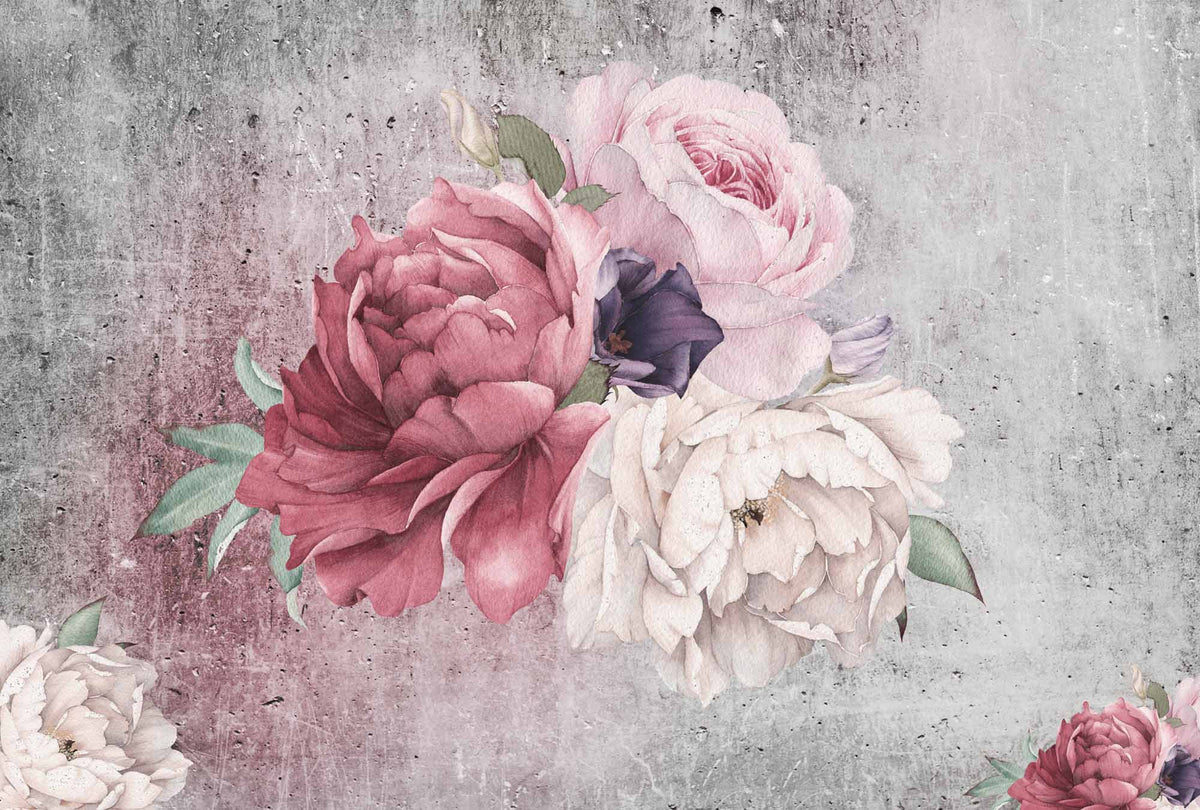 Papier peint pivoines sur béton – Papier peint panoramique fleurs rouges, roses et blanches style rustique