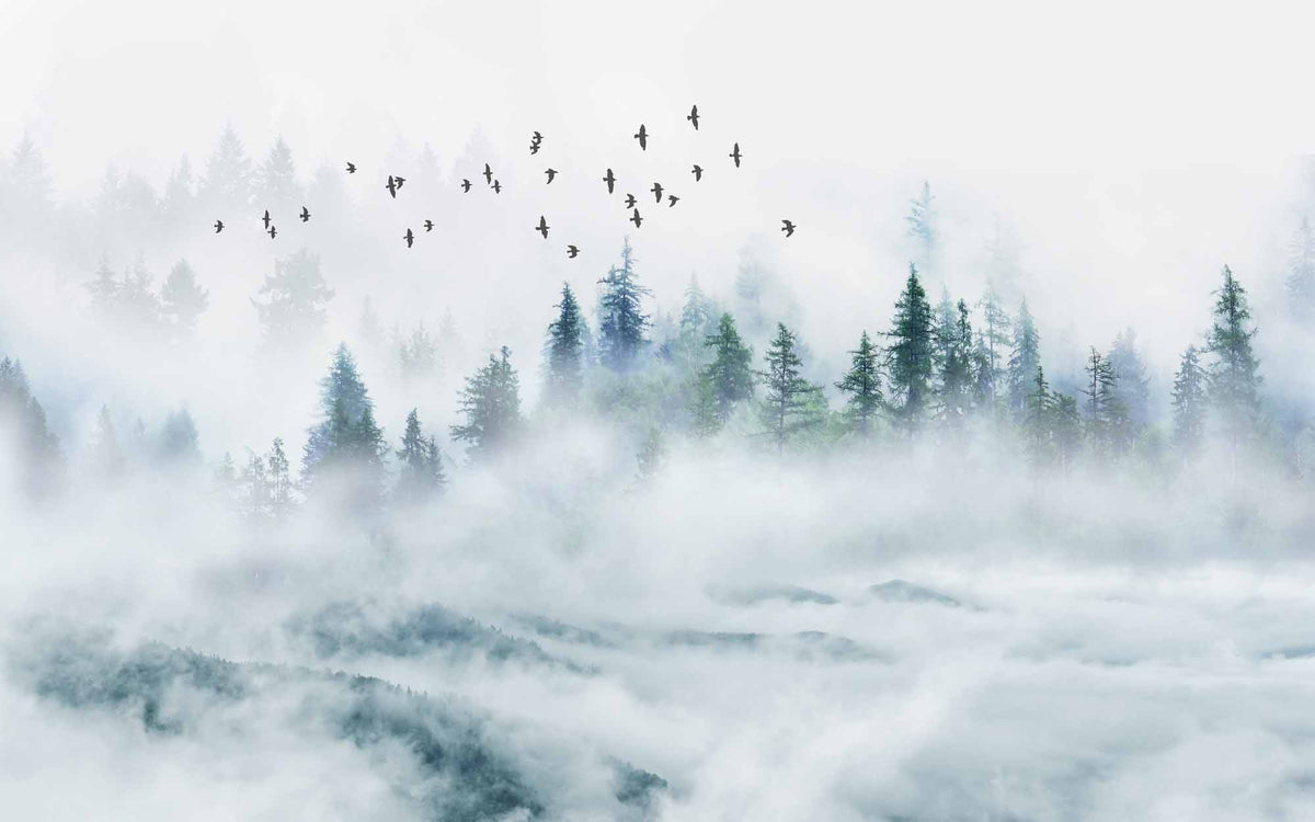 Fotobehang met mistig bergbos – nevelige dennen en vogels in aquarel