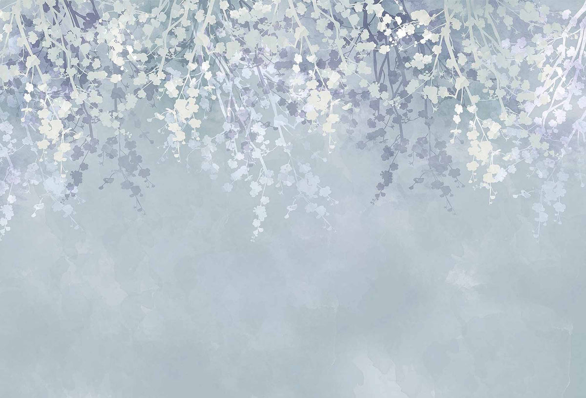 Blauweregenbehang – witte en lavendelkleurige bloesems op lichtblauw