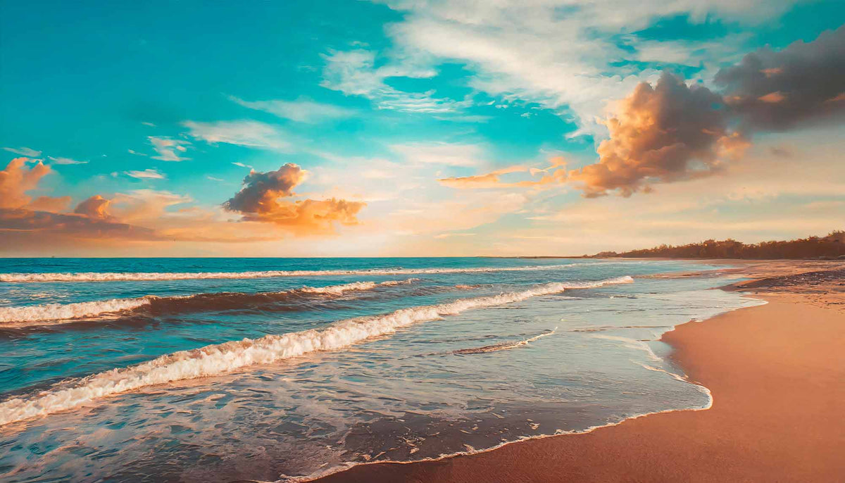 Papier peint coucher de soleil paisible sur le rivage – Papier peint panoramique ciel bleu canard et nuages orange