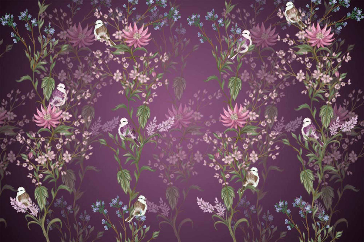 Fototapete Pflaumenfarbenes Blumenmotiv – Rosa Blumen und Vögel auf tiefem Violett