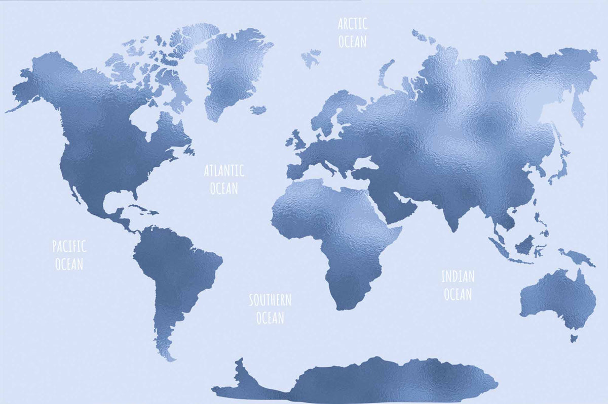Blauwe wereldkaart – aquarelcontinenten met oceaannamen